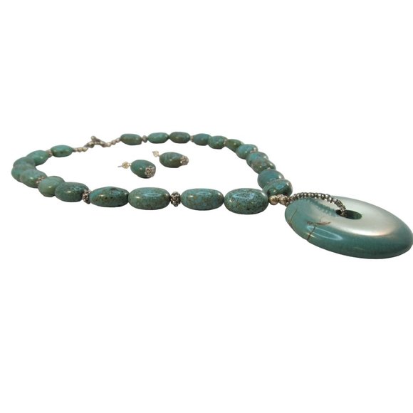 Green Gemstone Bead Necklace with Connecting Donut Pendant Set - Picture 9 of 12